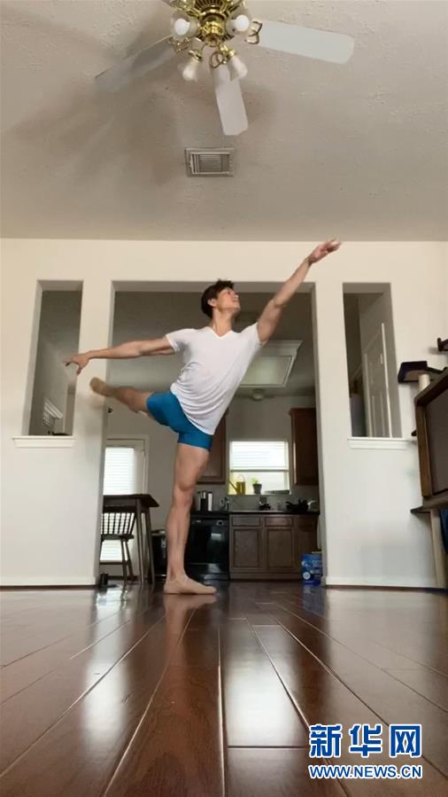 (國際·圖文互動)(3)以“舞”抗“疫”——休斯敦中國舞蹈家開設(shè)公益網(wǎng)課