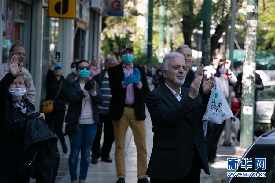 （國(guó)際疫情&middot;圖文互動(dòng)）（1）雅典&ldquo;卡車(chē)音樂(lè)會(huì)&rdquo;致敬白衣天使