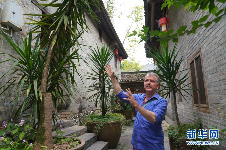 （抗疫中的真善美&middot;圖文互動(dòng)）（1）南非人伊恩&middot;漢姆林頓：&ldquo;我在中國農(nóng)村抗疫&rdquo;