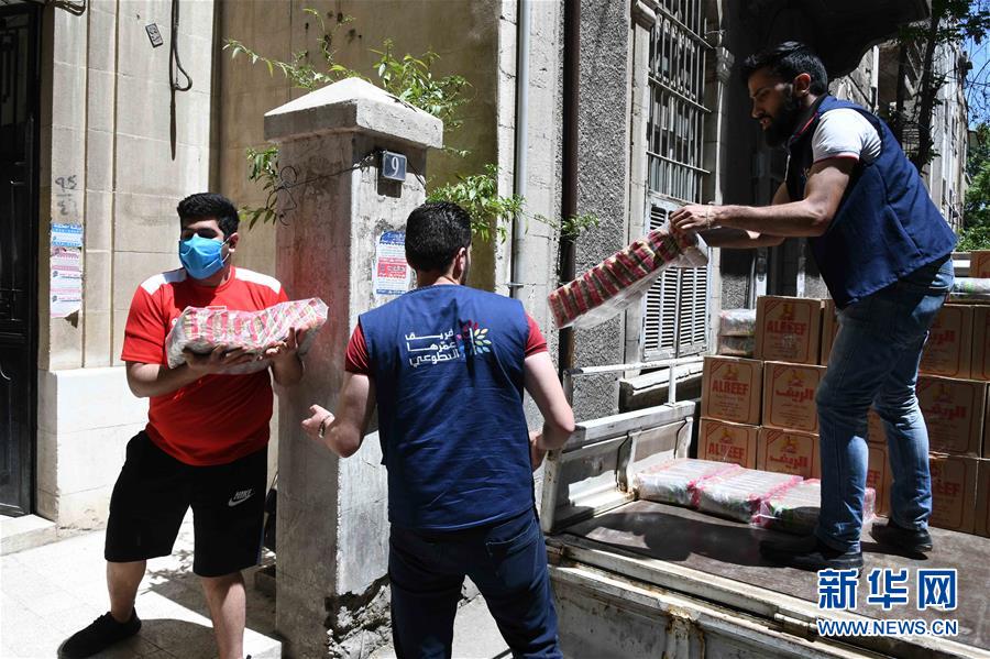 （國際疫情&middot;圖文互動）（2）通訊：疫情中，那抹笑容最難忘&mdash;&mdash;記向困難家庭發(fā)放愛心包裹的敘利亞青年志愿者