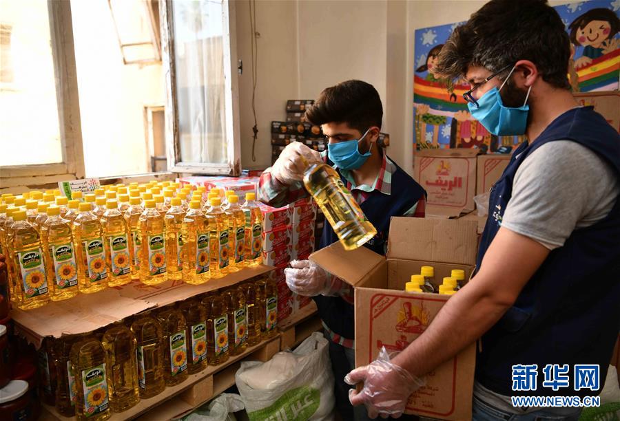 （國際疫情&middot;圖文互動）（6）通訊：疫情中，那抹笑容最難忘&mdash;&mdash;記向困難家庭發(fā)放愛心包裹的敘利亞青年志愿者