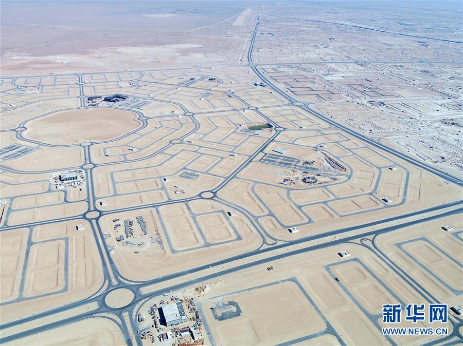 （國際疫情&middot;圖文互動(dòng)）（5）通訊：防疫、生產(chǎn)兩不誤，沙漠現(xiàn)&ldquo;棋盤&rdquo;&mdash;&mdash;記中企承建科威特住房基建項(xiàng)目