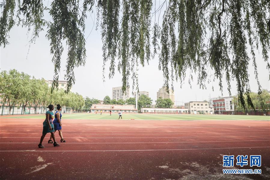 (中非團(tuán)結(jié)抗疫故事·圖文互動(dòng))(1)坦桑尼亞留學(xué)生譚麗:離家千里 生活一樣溫暖而多彩