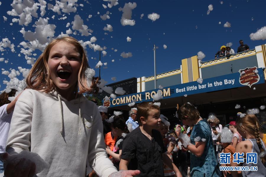 (國際·圖文互動(dòng))(2)通訊:中國元素在新西蘭迎春花車巡游活動(dòng)中放光彩