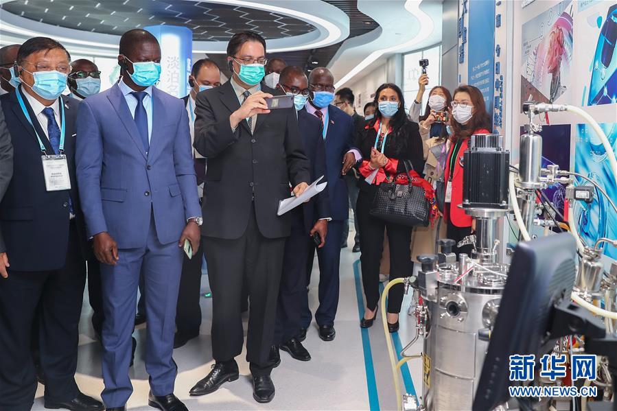 （圖文互動）（1）&ldquo;中國承諾從不落空&rdquo;&mdash;&mdash;記非洲使節(jié)參觀國藥集團了解新冠疫苗研發(fā)