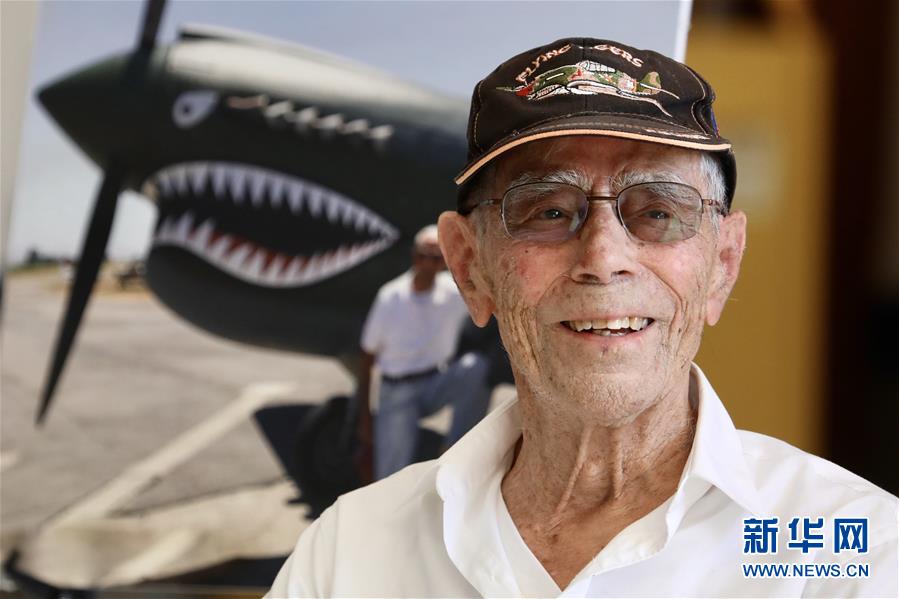 (國際·圖文互動)(2)“飛虎隊”百歲老兵駕機重上藍(lán)天