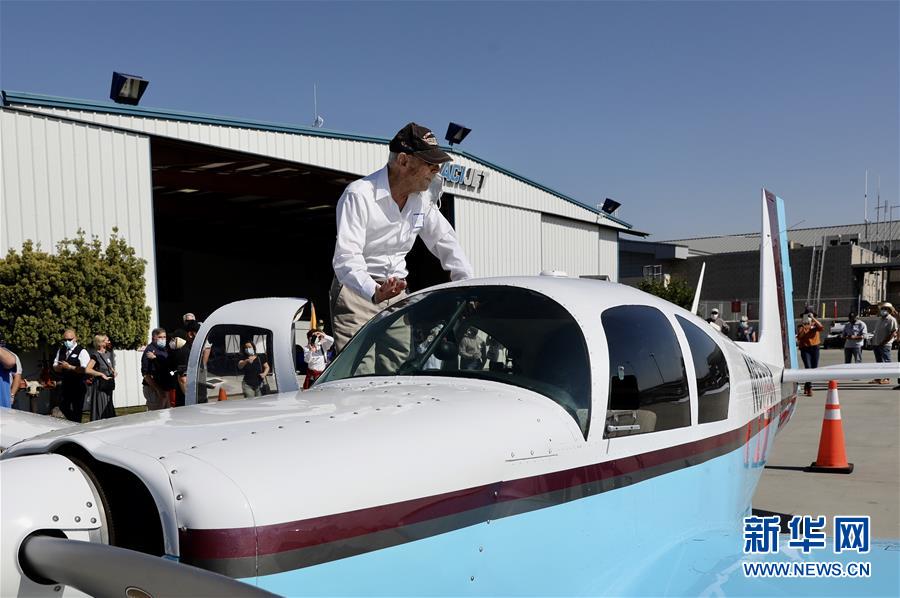 (國際·圖文互動)(9)“飛虎隊”百歲老兵駕機重上藍(lán)天