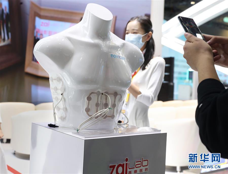 （第三屆進(jìn)博會(huì)&middot;圖文互動(dòng)）（2）新疫苗、新療法，進(jìn)博會(huì)最&ldquo;火爆&rdquo;展區(qū)見(jiàn)聞