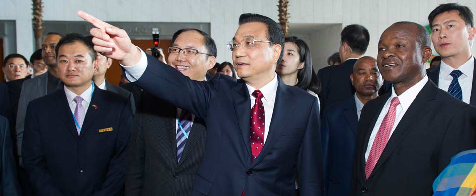 李克強(qiáng)參觀非盟會議中心