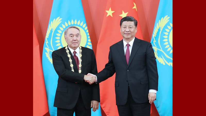 習(xí)近平為納扎爾巴耶夫舉行&ldquo;友誼勛章&rdquo;頒授儀式