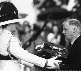 英國插手香港事務(wù) 意欲何為？